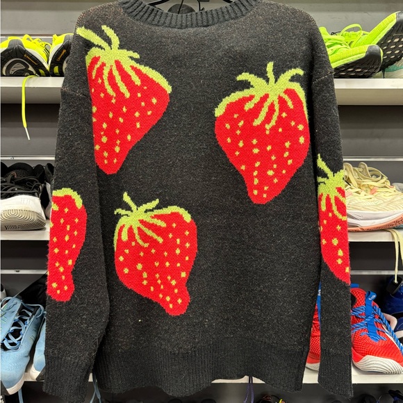 FOREVER 21 STRAWBERRY PATCH GRAPHIC SWEATER SMALL - Picture 4 of 4